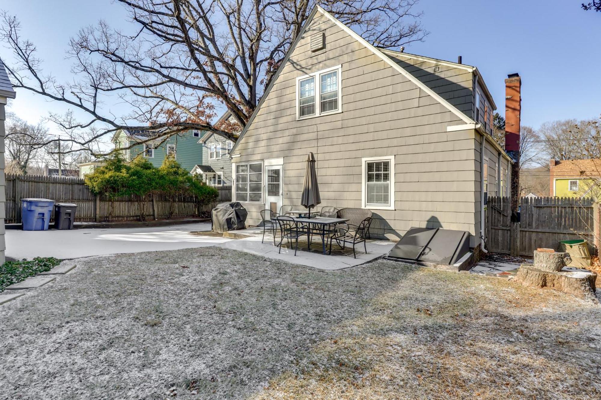 3 Mi To Dtwn Gem With Patio And Fire Pit In New Haven Exterior photo